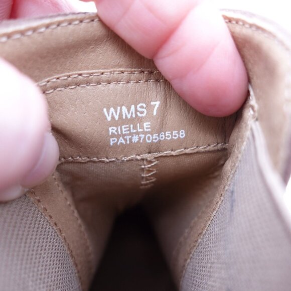 LN Dolce Vita Rielle Ankle Chelsea Boot Size 7 Brown Suede Faux Leather Lug Sole - Picture 5 of 9